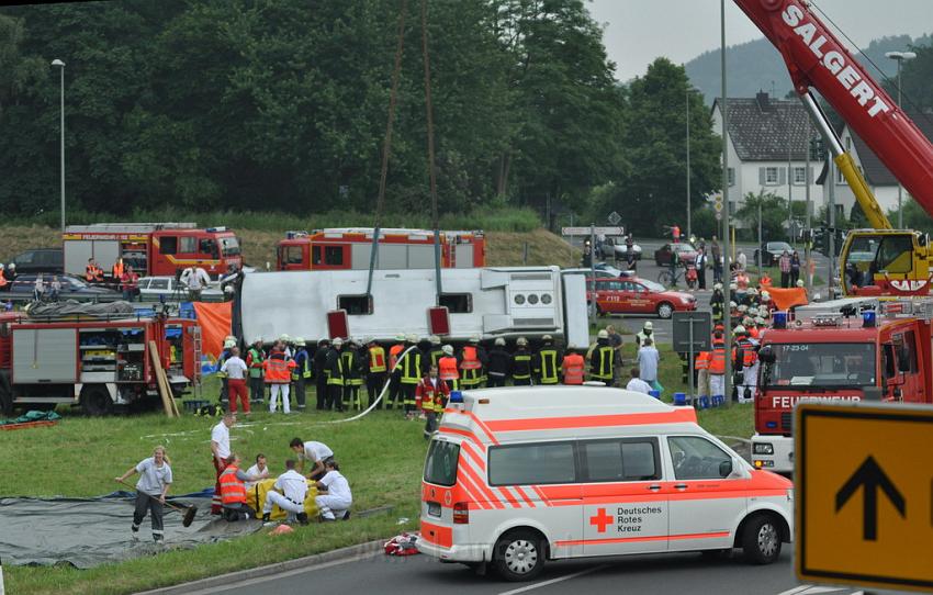 Schwerer Unfall mit Reisebus Lohmar Donrather Dreieck P550.JPG